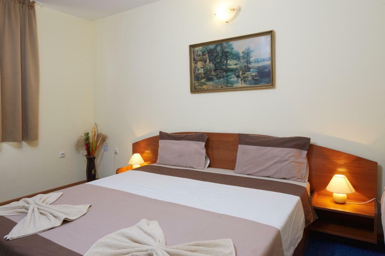 Guest House Plechkarovi Равда Экстерьер фото